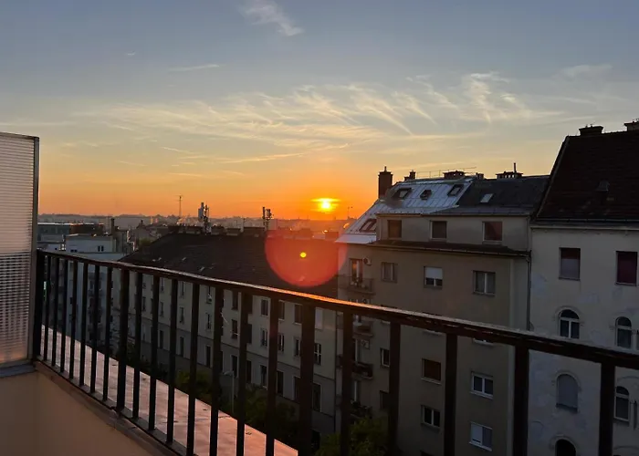 Buda Top Floor Apartment With Terrace & View Apartment
