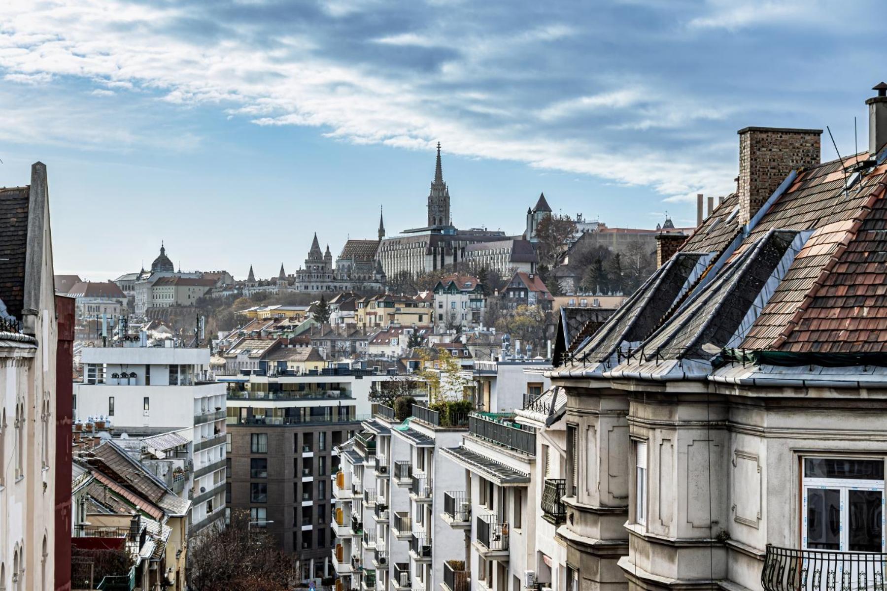 Apartment Buda Floor With Terrace & View