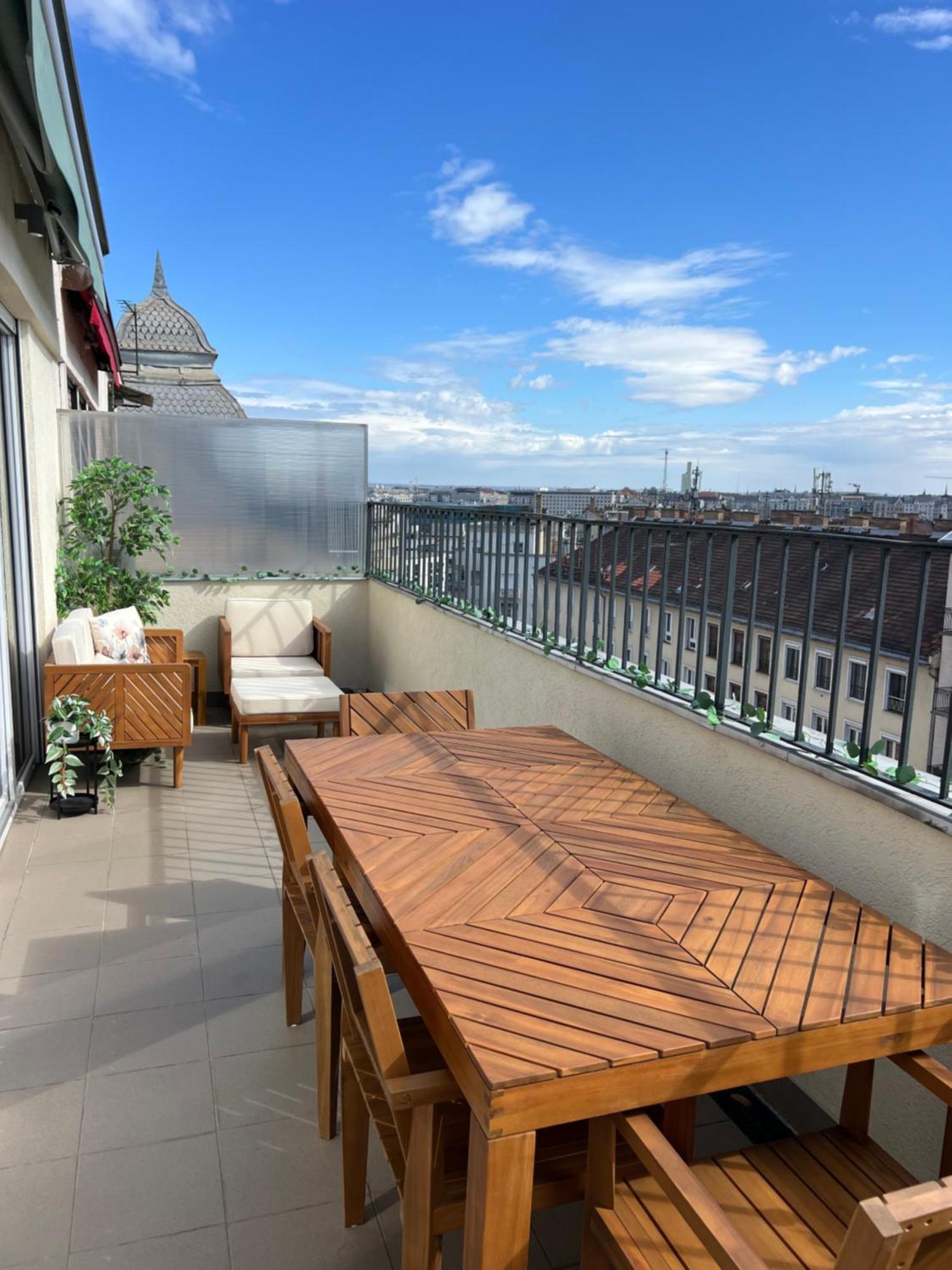 Buda Floor With Terrace & View Appartamento *